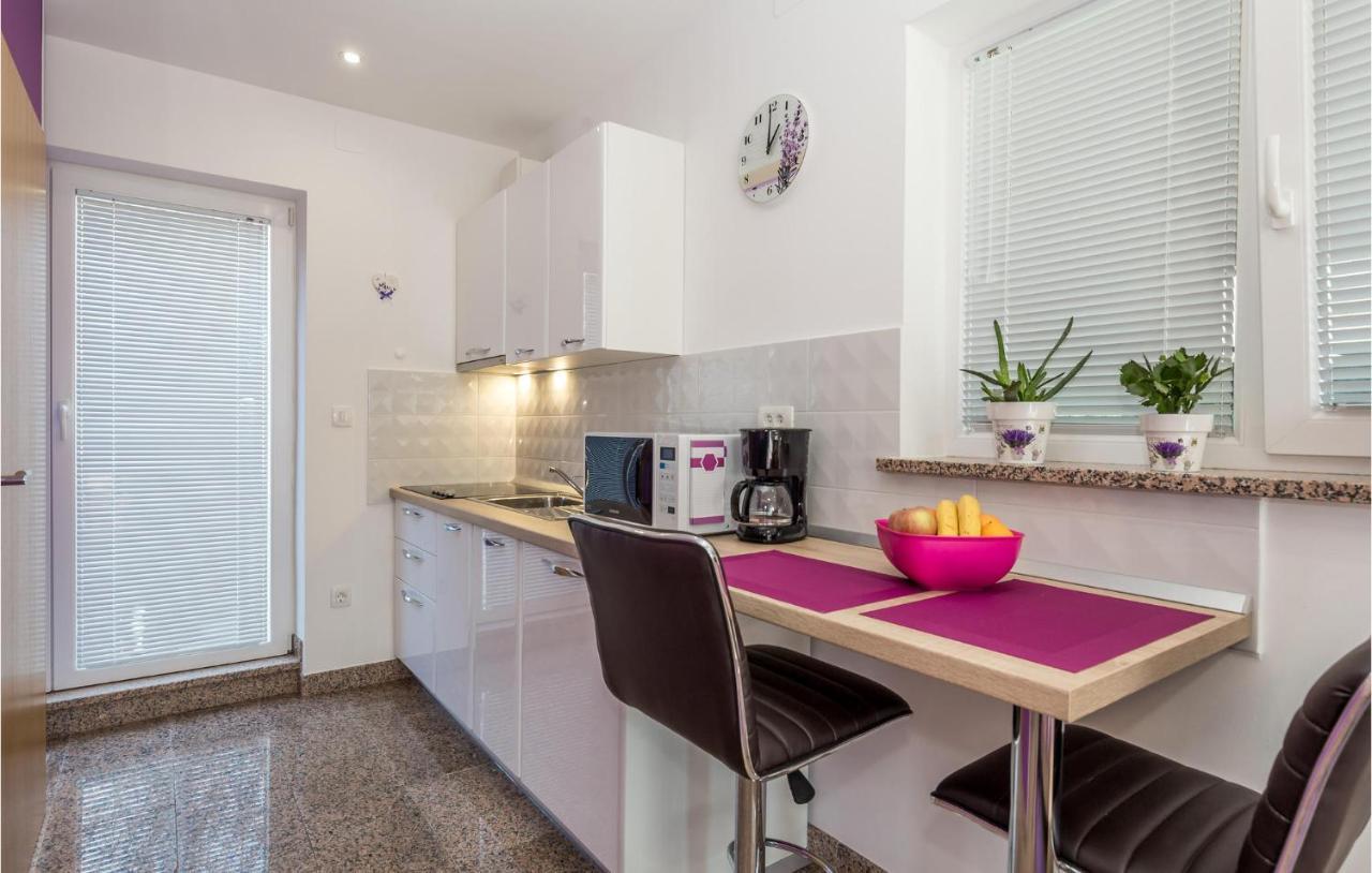 Nice Apartment In Rukavac With Kitchen Eksteriør billede
