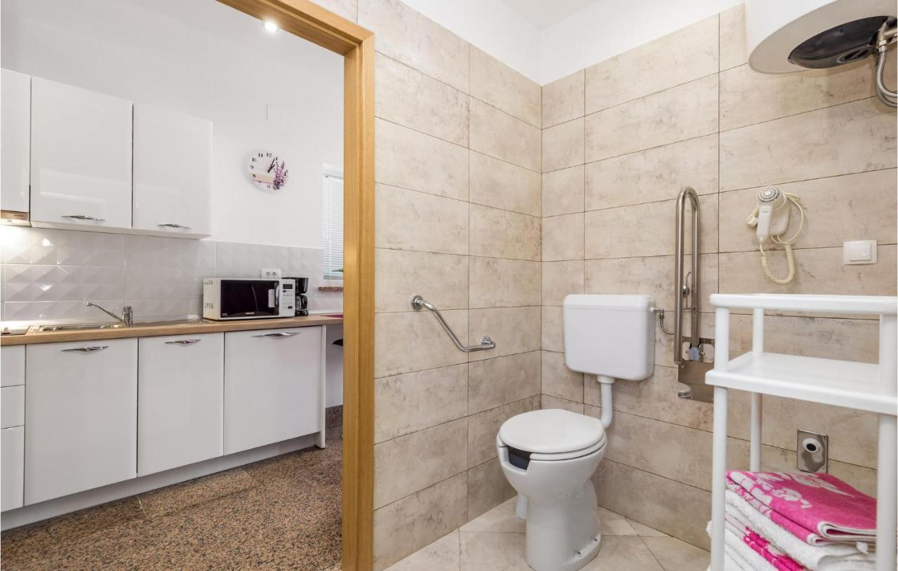Nice Apartment In Rukavac With Kitchen Eksteriør billede